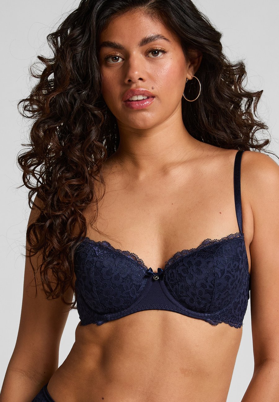 Бюстгальтер Hunkemöller Underwired bra, Blue/Dark Blue
Бюстгальтер Hunkemöller Underwired bra, Blue/Dark Blue
