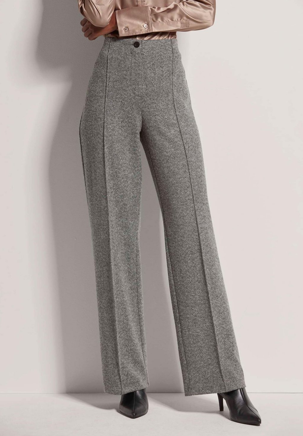 Брюки WEITE MIT BIESEN UND BÜGELFALTEN MADELEINE, белый
Брюки WEITE MIT BIESEN UND BÜGELFALTEN MADELEINE, белый