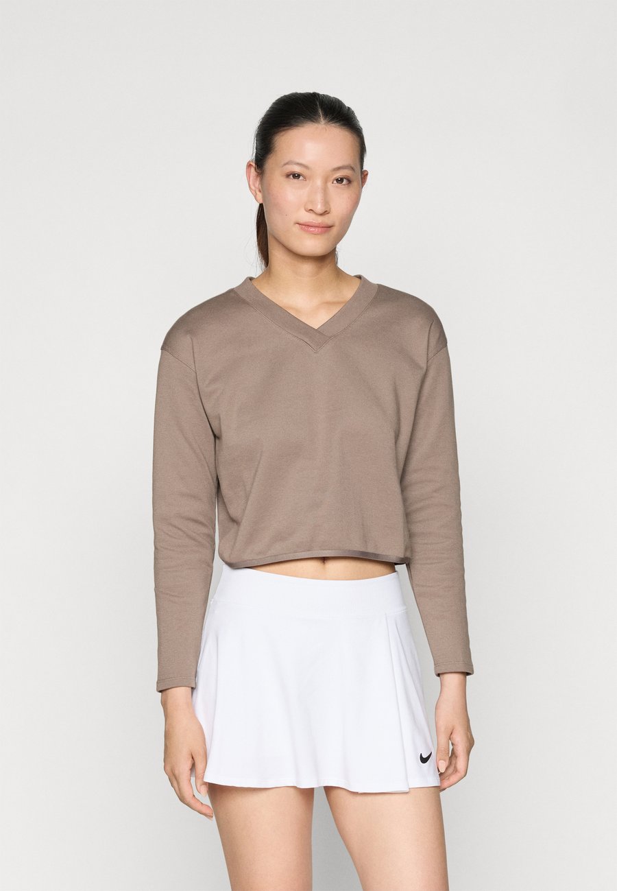 Топ Nike Golf GOLF V NECK, Mink Brown/Sail/Brown
Топ Nike Golf GOLF V NECK, Mink Brown/Sail/Brown
