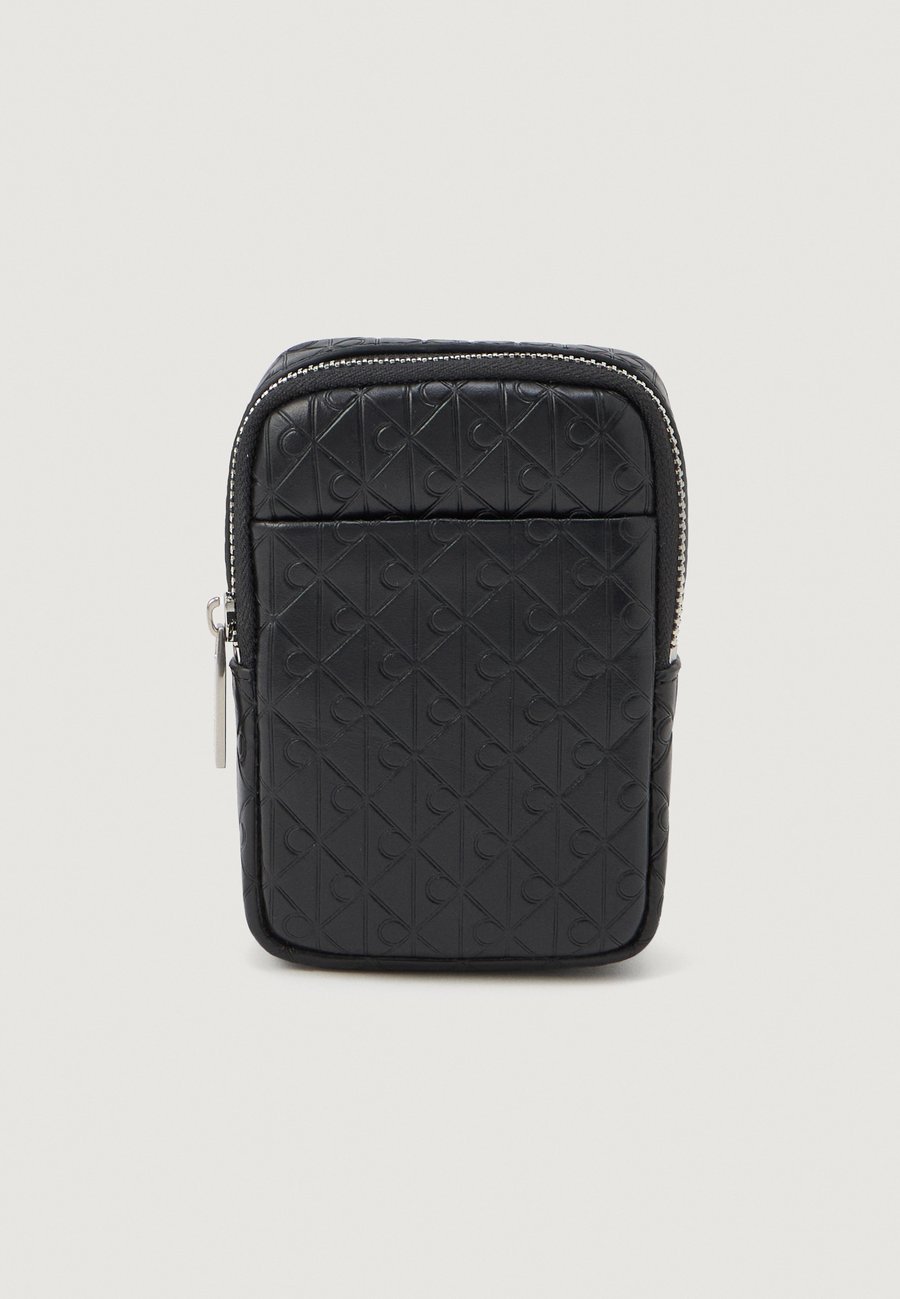 Кошелек Calvin Klein EMBOSSED EMBLEM BAG TAG UNISEX, Black
Кошелек Calvin Klein EMBOSSED EMBLEM BAG TAG UNISEX, Black