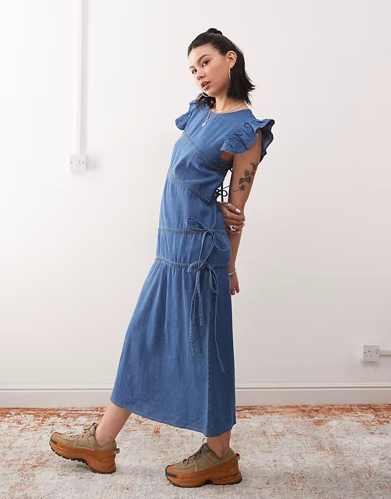 Платье макси из денима с асимметричными сборками Reclaimed Vintage, синий
Платье макси из денима с асимметричными сборками Reclaimed Vintage, синий