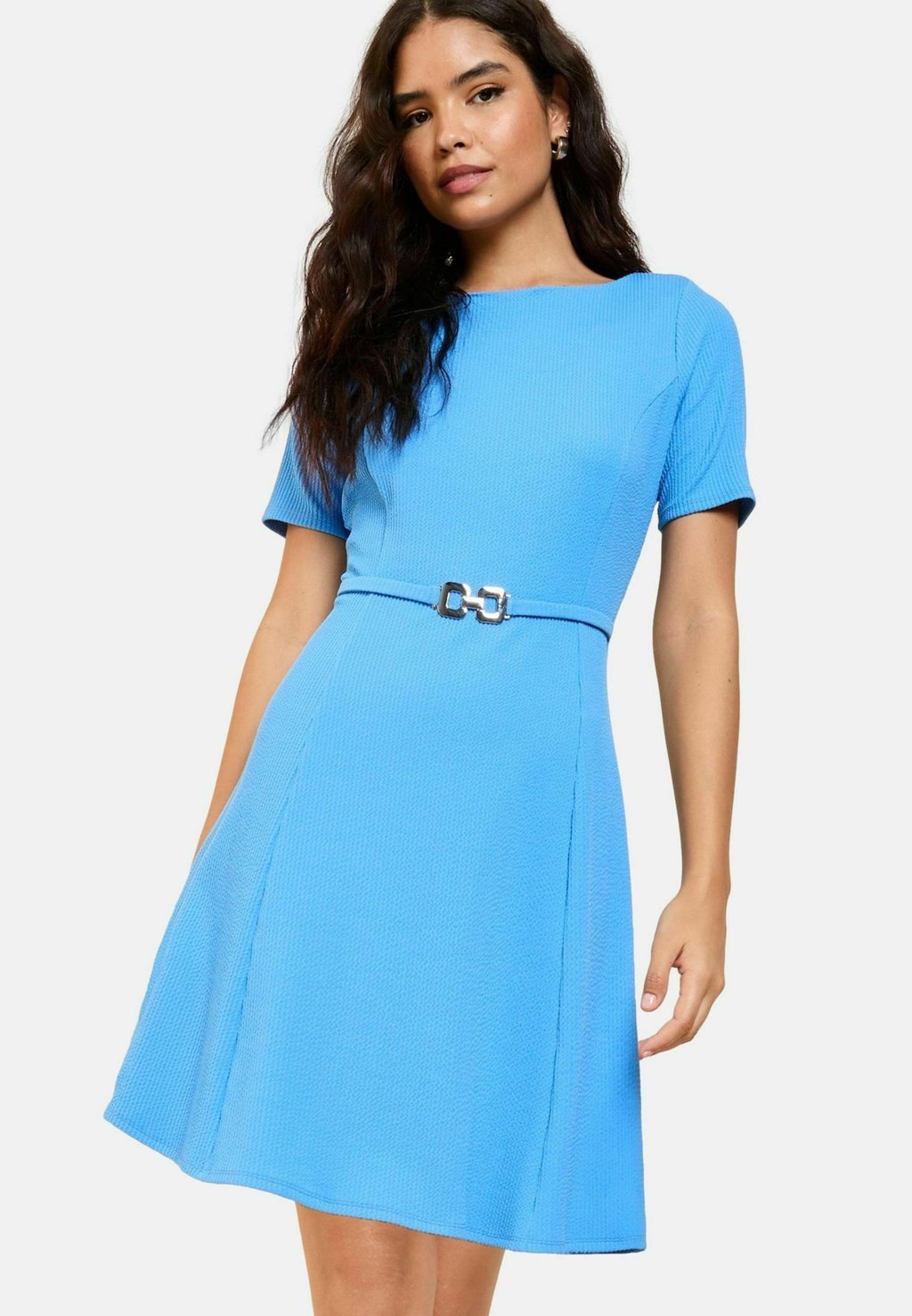 Платье из джерси SHORT SLEEVE TEXTURED BUCKLE Friends Like These, синий
Платье из джерси SHORT SLEEVE TEXTURED BUCKLE Friends Like These, синий