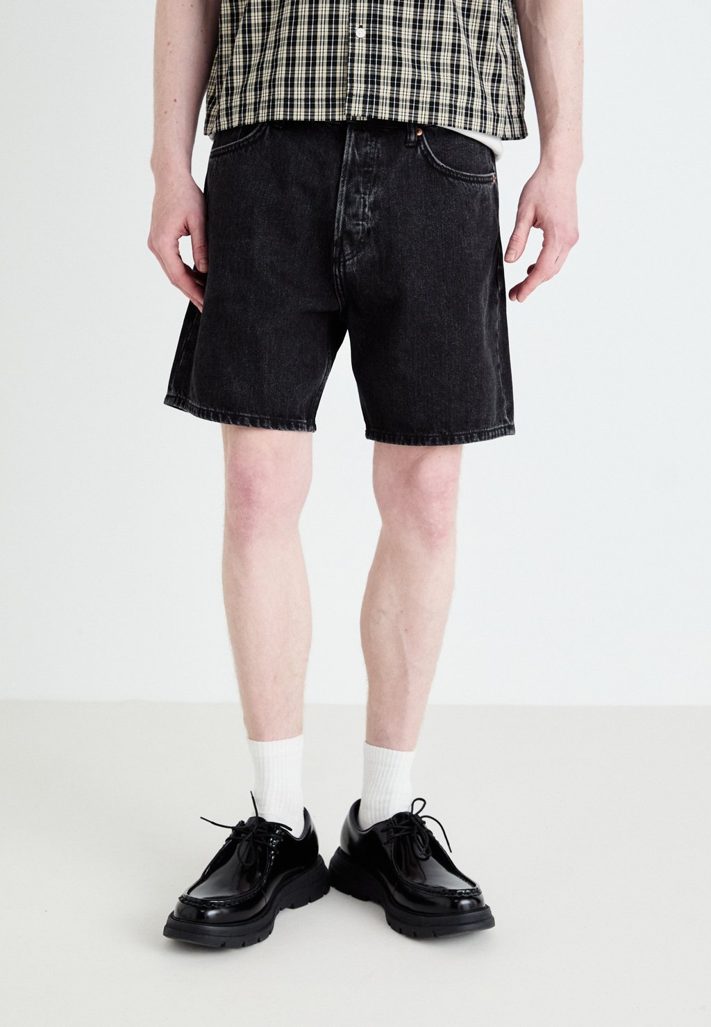 Джинсовые шорты SPACE RELAXED Weekday, черный
Джинсовые шорты SPACE RELAXED Weekday, черный