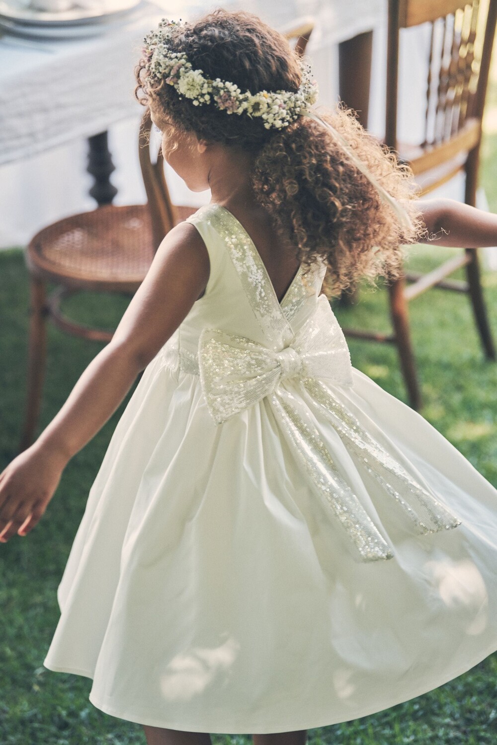 Платье Claudia с пайетками и бантом Angel & Rocket, белый
Платье Claudia с пайетками и бантом Angel & Rocket, белый