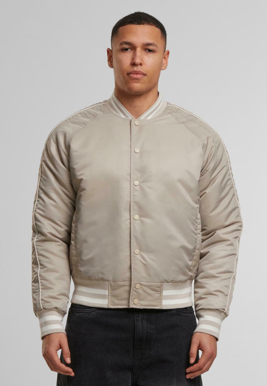 Куртка Urban Classics RACER , Chalkdust/Beige
Куртка Urban Classics RACER , Chalkdust/Beige