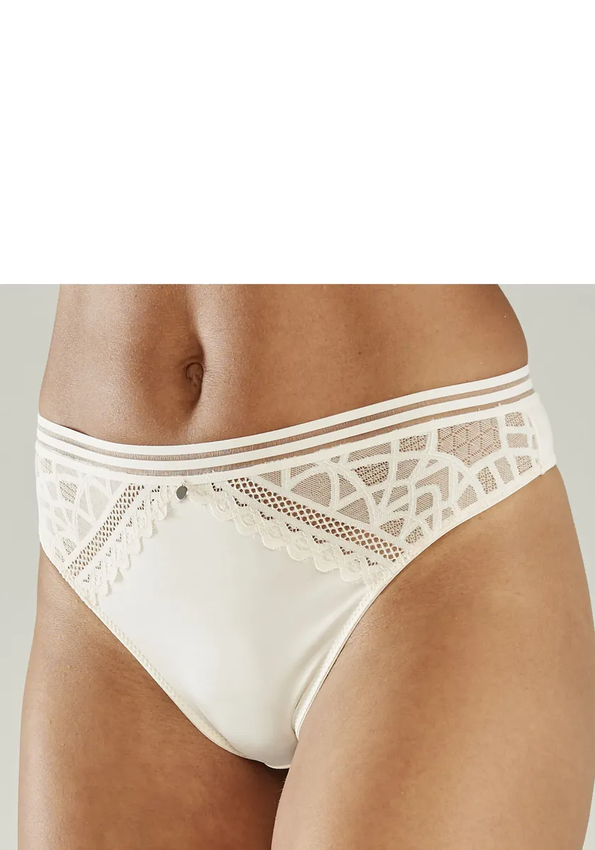 Стринги S.Oliver с графичными, слегка прозрачными кружевными вставками, цвет Puder
Стринги S.Oliver с графичными, слегка прозрачными кружевными вставками, цвет Puder