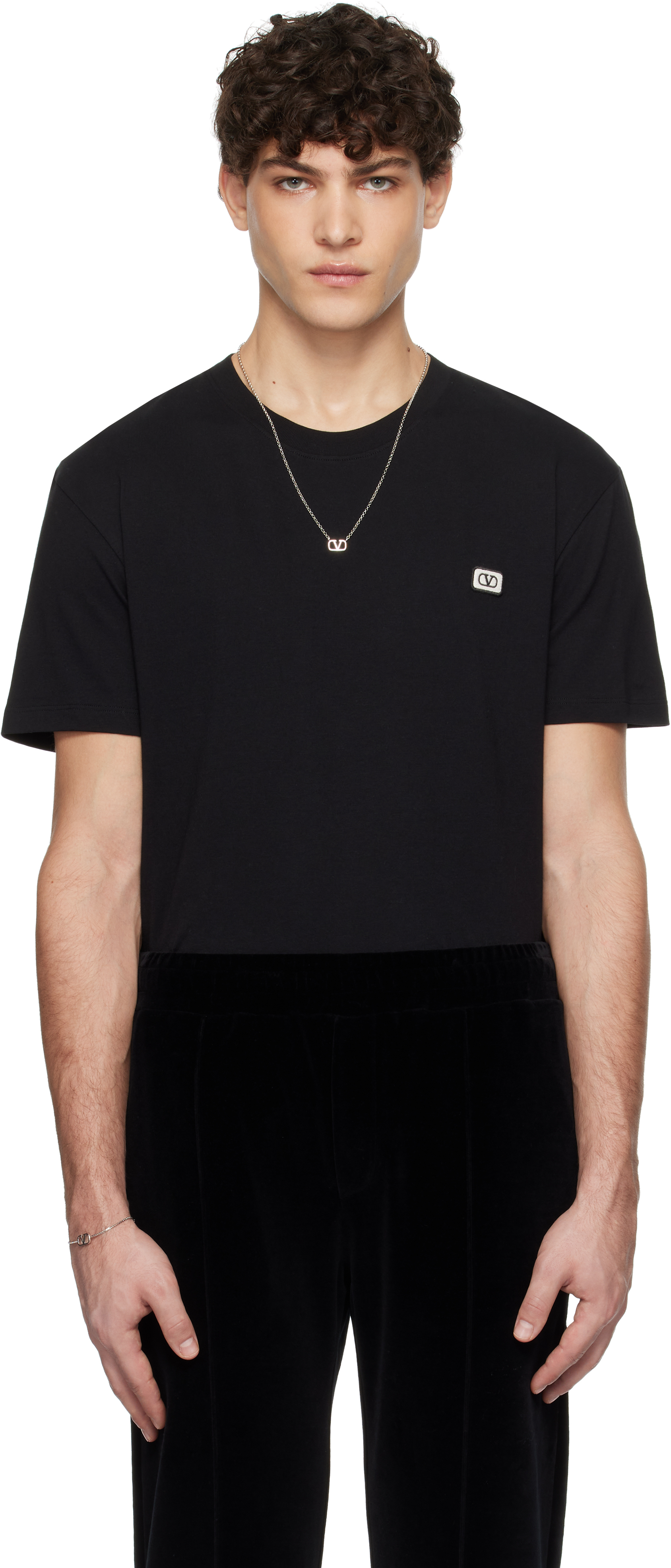 Черная хлопковая футболка с нашивкой VLogo Valentino
Черная хлопковая футболка с нашивкой VLogo Valentino