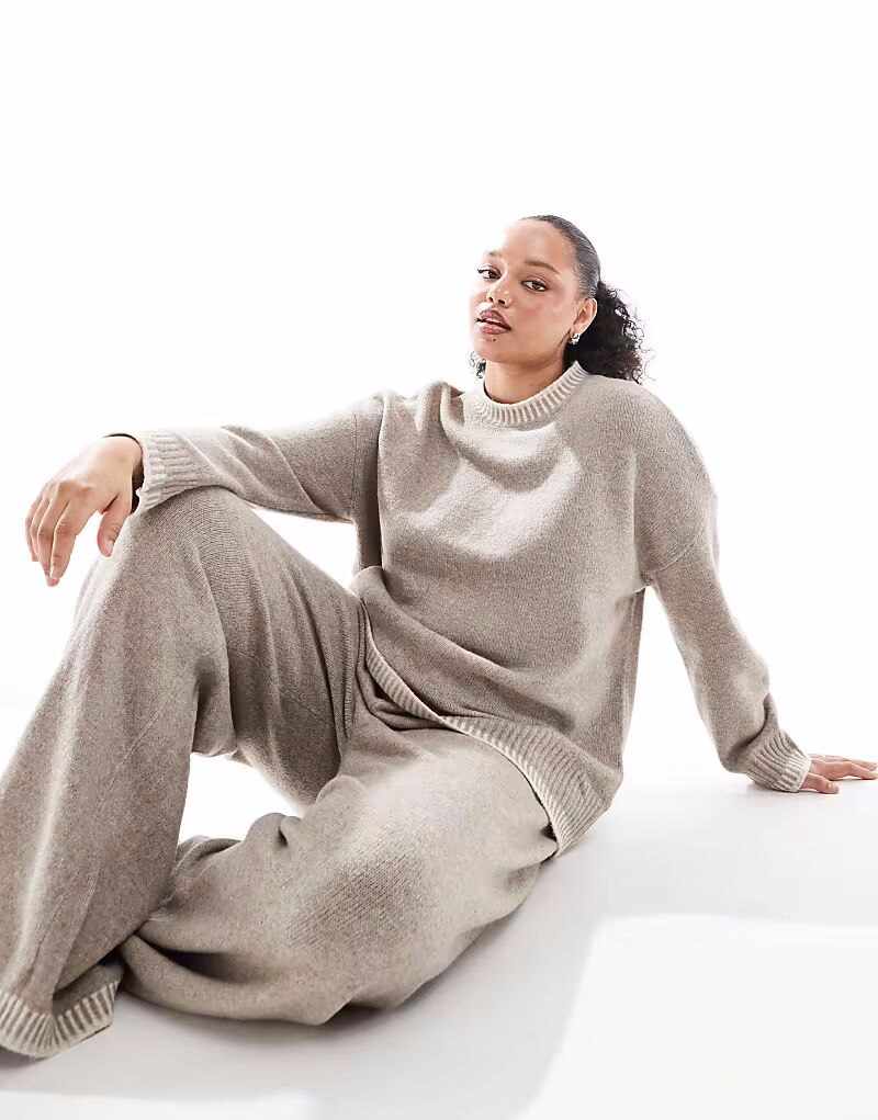 ONLY Curve трикотажный джемпер с воротником-стойкой и отделкой низа, бежевый цвет
ONLY Curve трикотажный джемпер с воротником-стойкой и отделкой низа, бежевый цвет