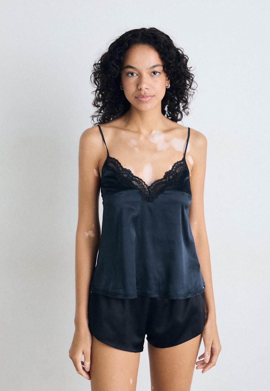 Пижамный топ DORINA CAMISOLE ORIGINS, Black
Пижамный топ DORINA CAMISOLE ORIGINS, Black