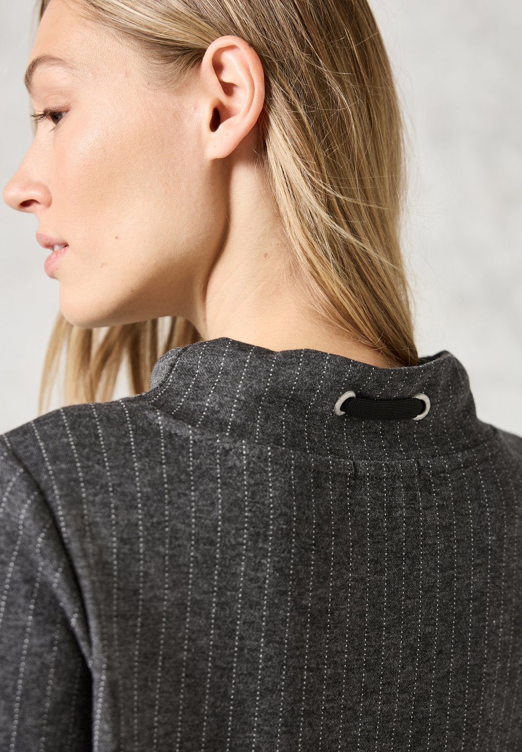 Топ с длинными рукавами IM NADELSTREIFEN-LOOK Cecil, серый
Топ с длинными рукавами IM NADELSTREIFEN-LOOK Cecil, серый