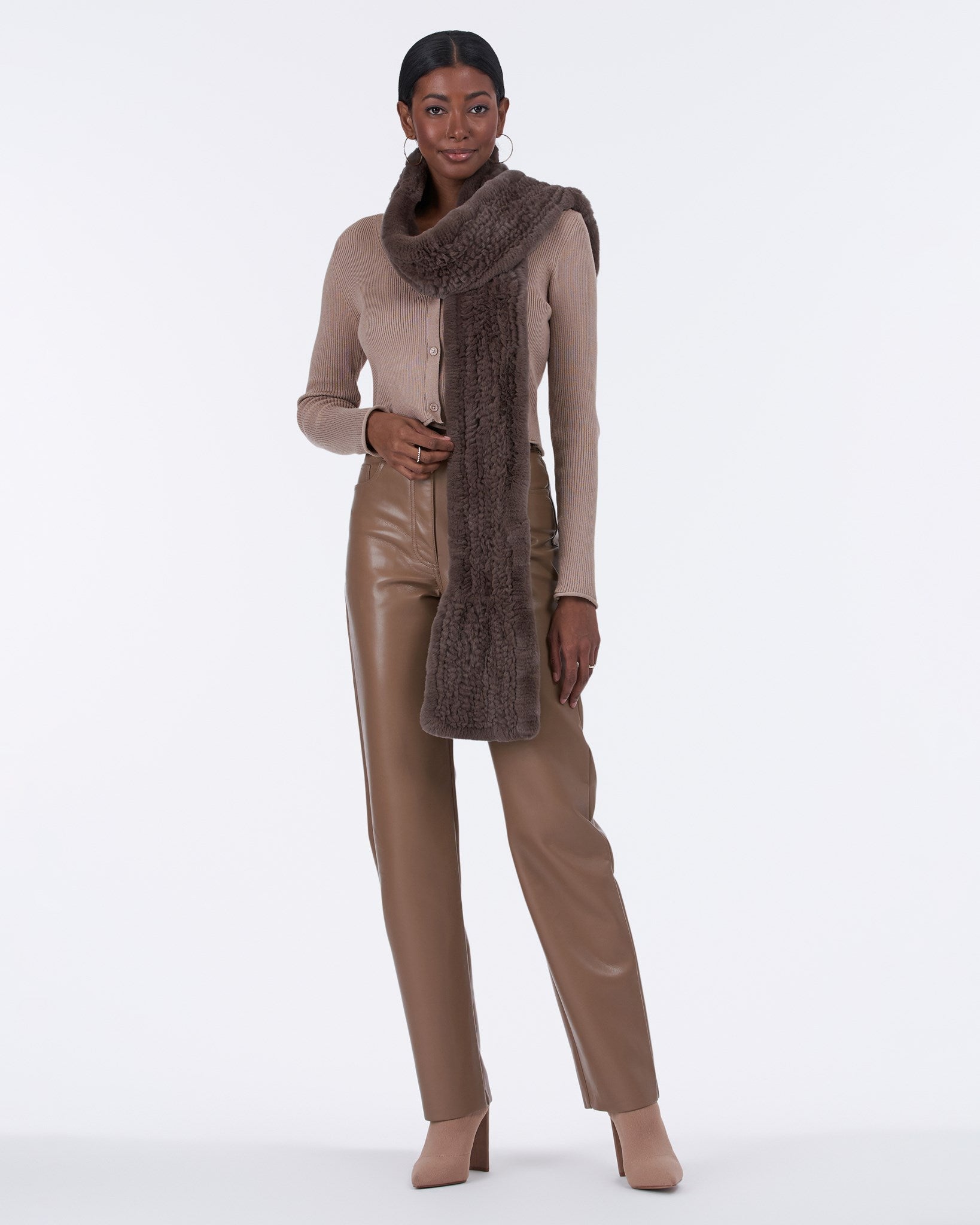 Вязаный шарф с изображением кролика Рекс Gorski, серо-коричневый
Вязаный шарф с изображением кролика Рекс Gorski, серо-коричневый