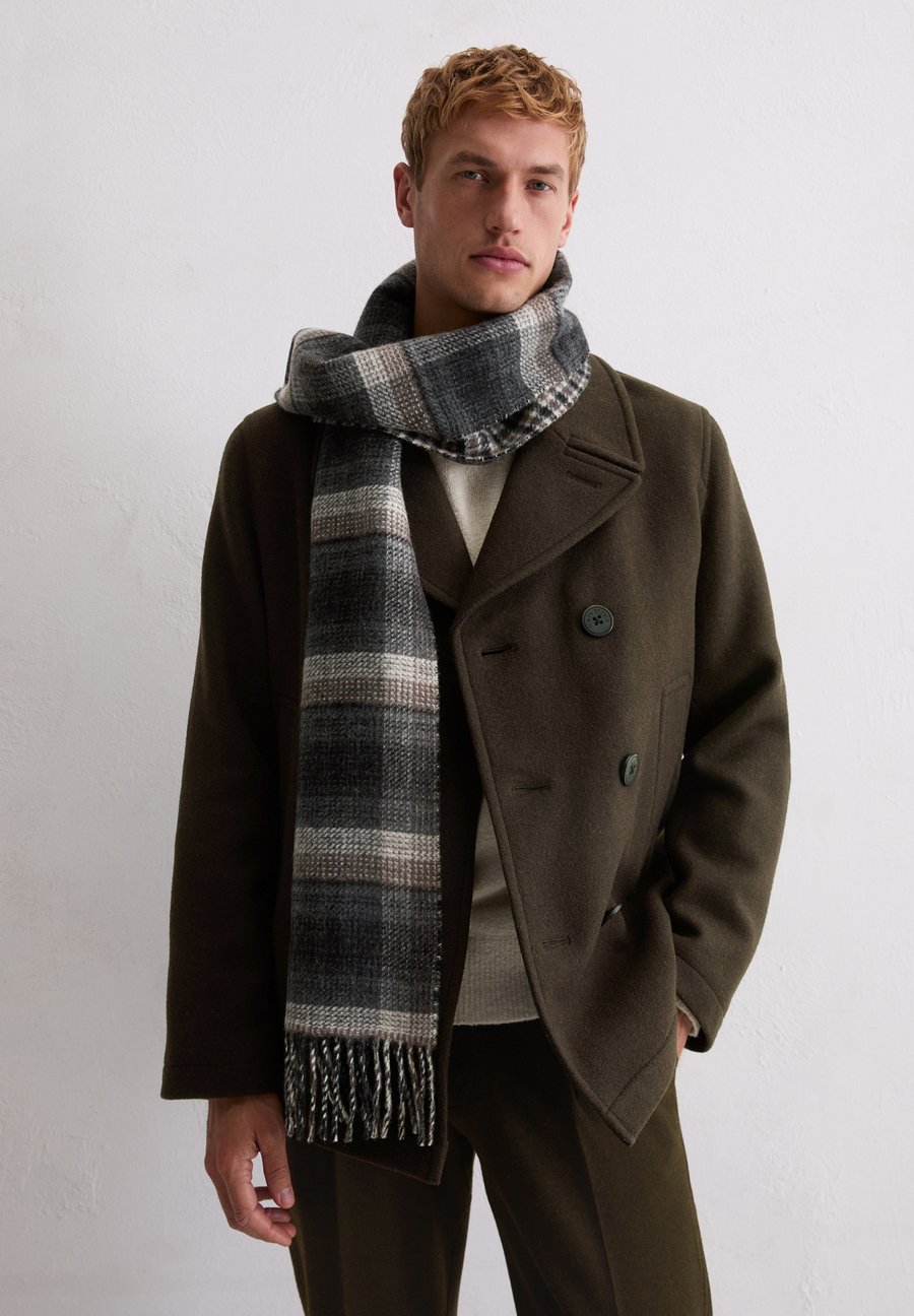 Шарф Marc O'Polo AUS DOUBLE FACE MIT ZWEISEITIGER OPTIK, Dark Grey/Grey
Шарф Marc O'Polo AUS DOUBLE FACE MIT ZWEISEITIGER OPTIK, Dark Grey/Grey