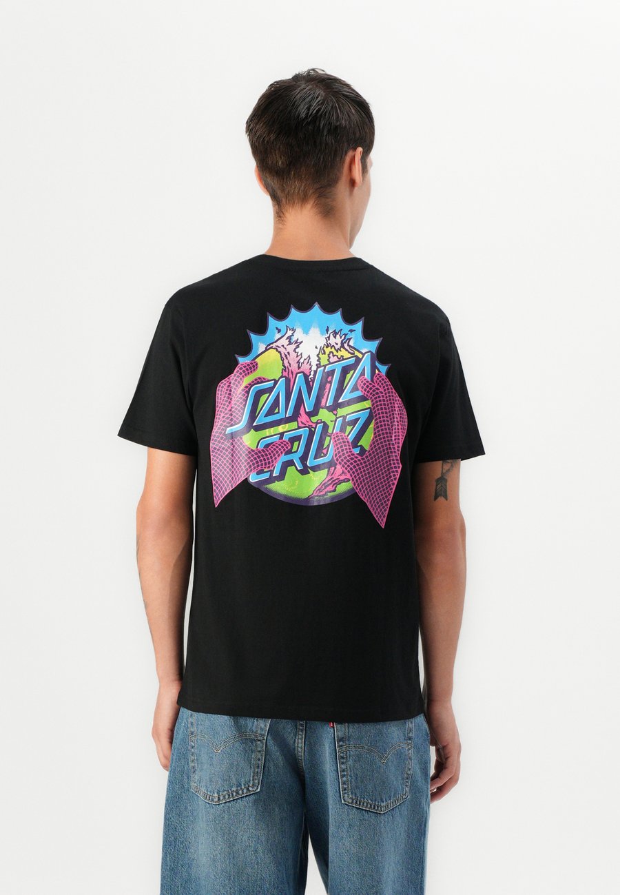 Футболка Santa Cruz KENDALL END OF THE DOT UNISEX, Black, Черный, Футболка Santa Cruz KENDALL END OF THE DOT UNISEX, Black
Футболка Santa Cruz KENDALL END OF THE DOT UNISEX, Black, Черный, Футболка Santa Cruz KENDALL END OF THE DOT UNISEX, Black