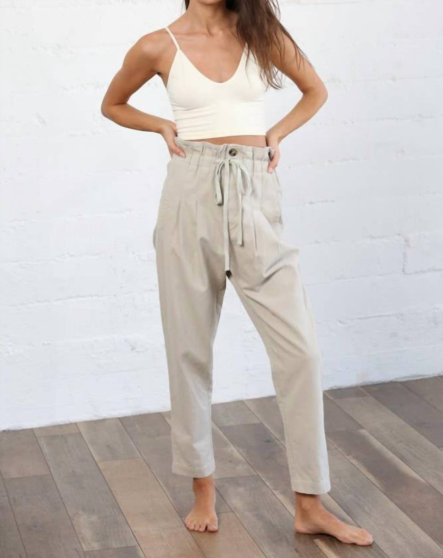 Брюки Paperbag в серо-коричневом цвете By Together 
Брюки Paperbag в серо-коричневом цвете By Together