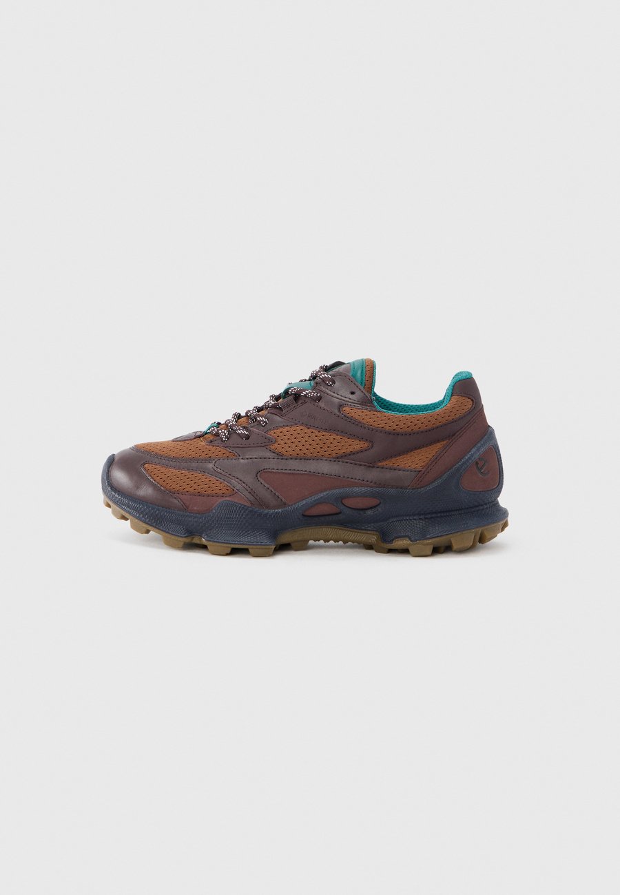 Кроссовки ECCO BY NATACHA RAMSAY-LEVI, Garnet/Camel/Brown
Кроссовки ECCO BY NATACHA RAMSAY-LEVI, Garnet/Camel/Brown
