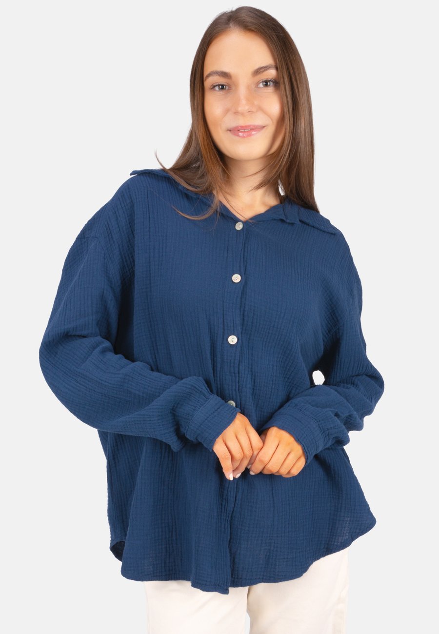 Блуза Seasons of April SASHA MUSSELIN OVERSIZED, Dunkelblau/Blue
Блуза Seasons of April SASHA MUSSELIN OVERSIZED, Dunkelblau/Blue