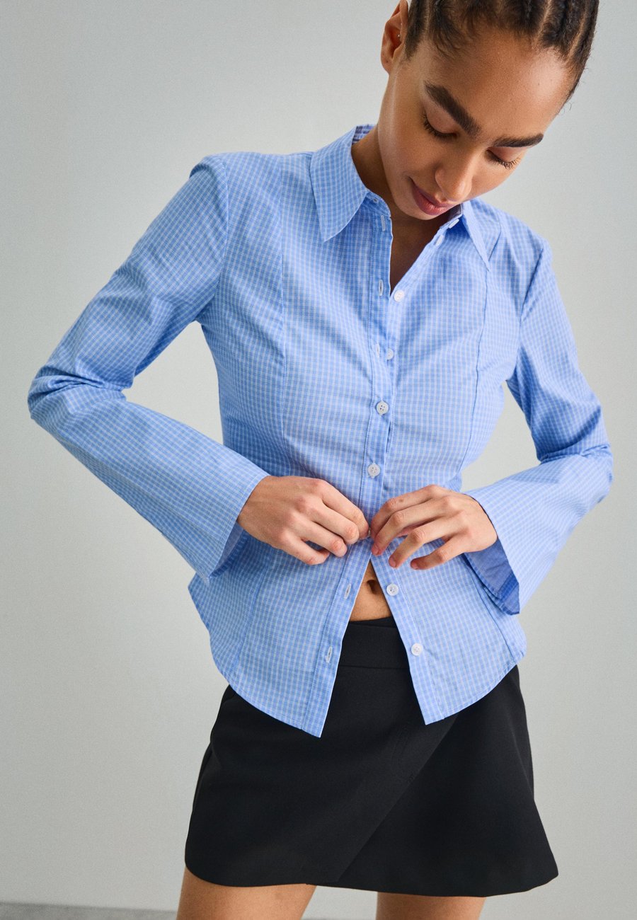 Блуза Bershka TAILORED WITH FLARED SLEEVES , Blue
Блуза Bershka TAILORED WITH FLARED SLEEVES , Blue