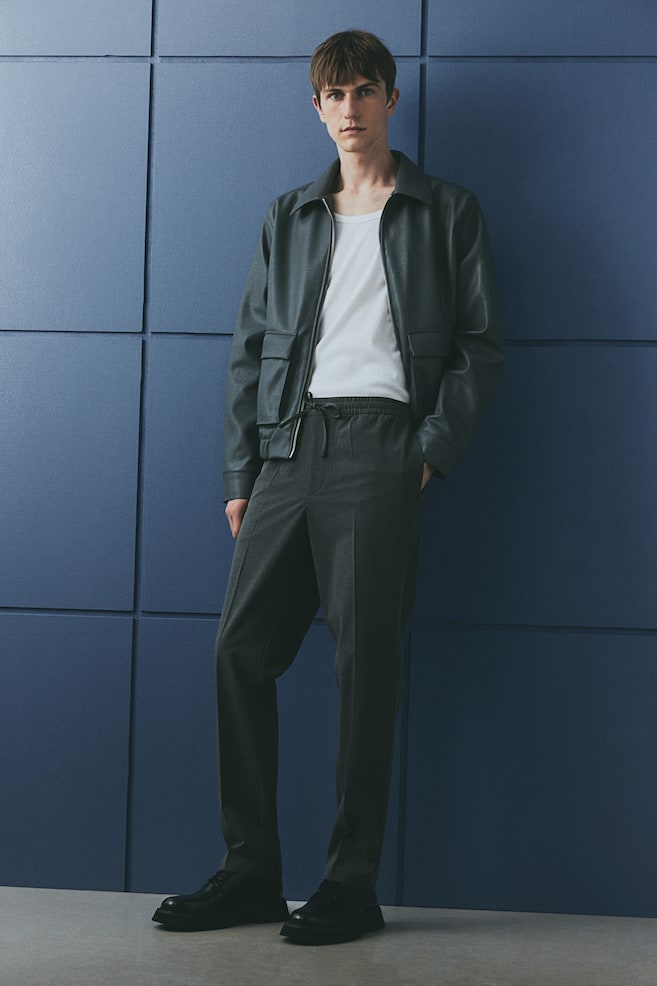 Элегантные спортивные брюки облегающего кроя H&M, серый
Элегантные спортивные брюки облегающего кроя H&M, серый