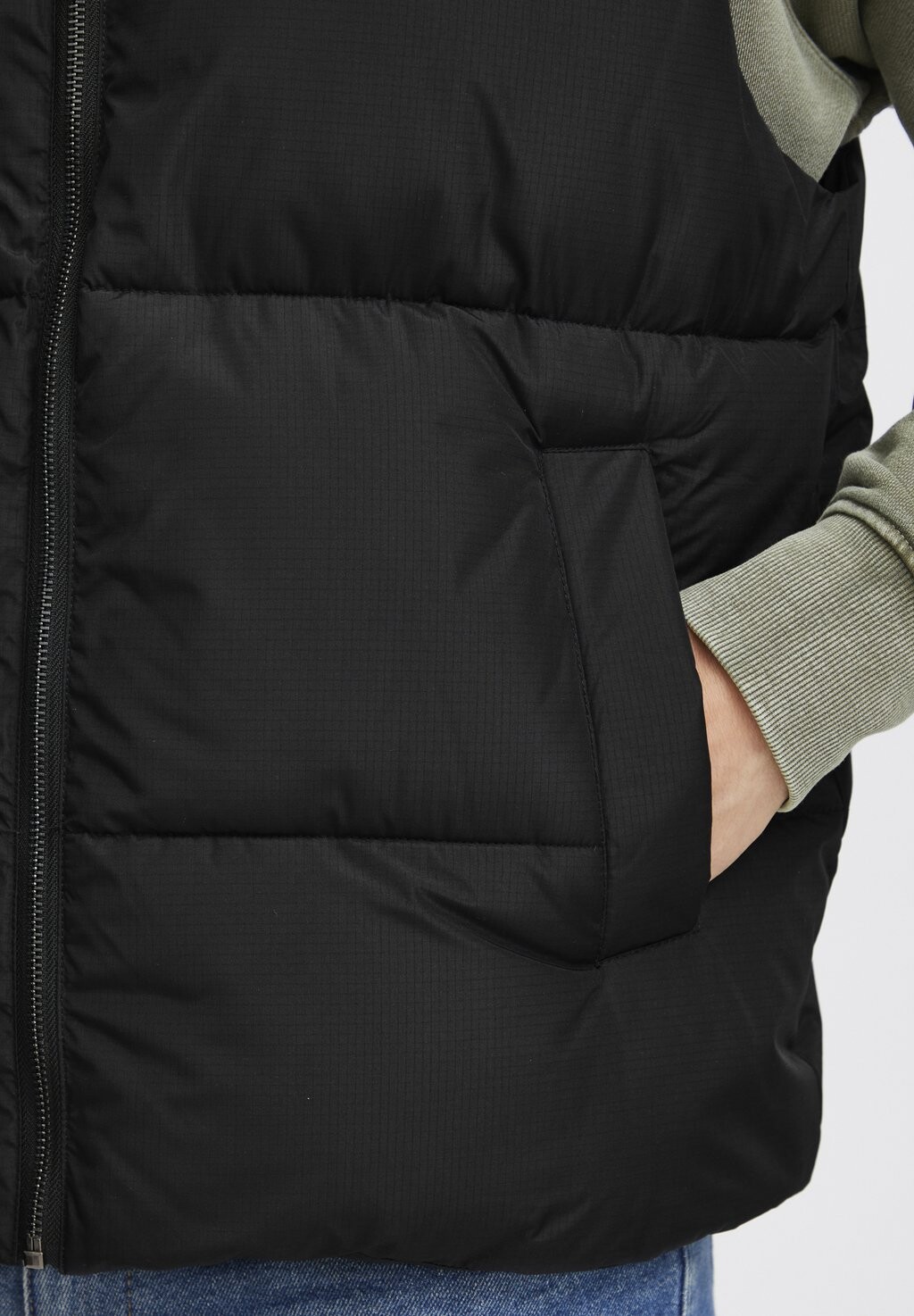 Жилет Sdleo Solid, черный
Жилет Sdleo Solid, черный