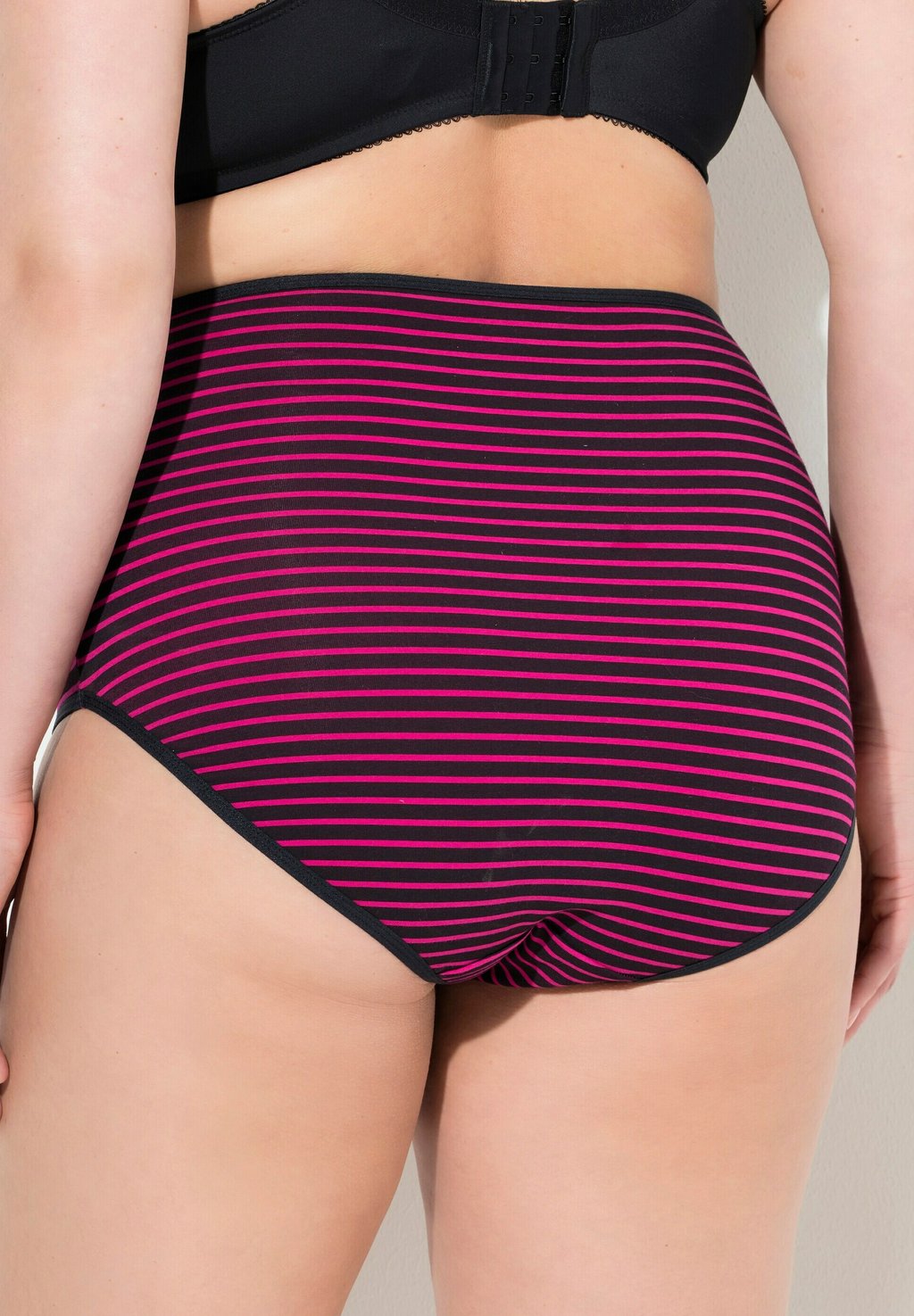 Трусы 5 PACK Ulla Popken, черный
Трусы 5 PACK Ulla Popken, черный