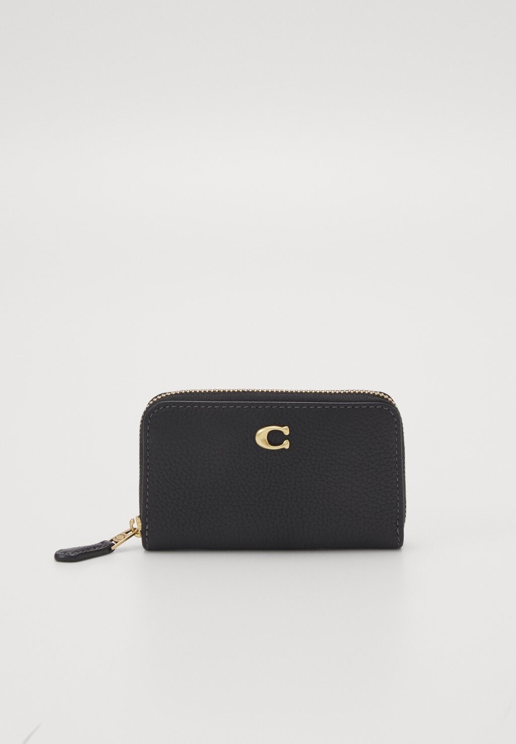 Кошелек ESSENTIAL SMALL ZIP AROUND CARD CASE Coach, цвет black
Кошелек ESSENTIAL SMALL ZIP AROUND CARD CASE Coach, цвет black