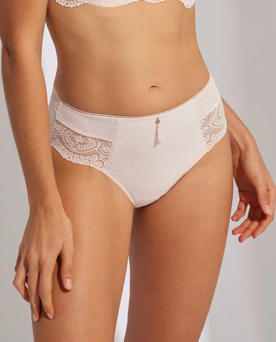 Трусики с высокой посадкой и кружевом Selmark, цвет Maquillaje
Трусики с высокой посадкой и кружевом Selmark, цвет Maquillaje