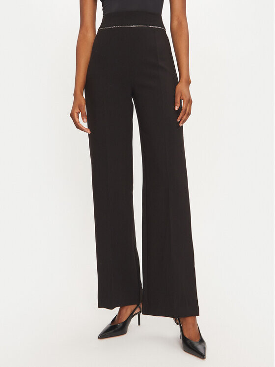 Тканевые брюки стандартного кроя Rinascimento, черный
Тканевые брюки стандартного кроя Rinascimento, черный