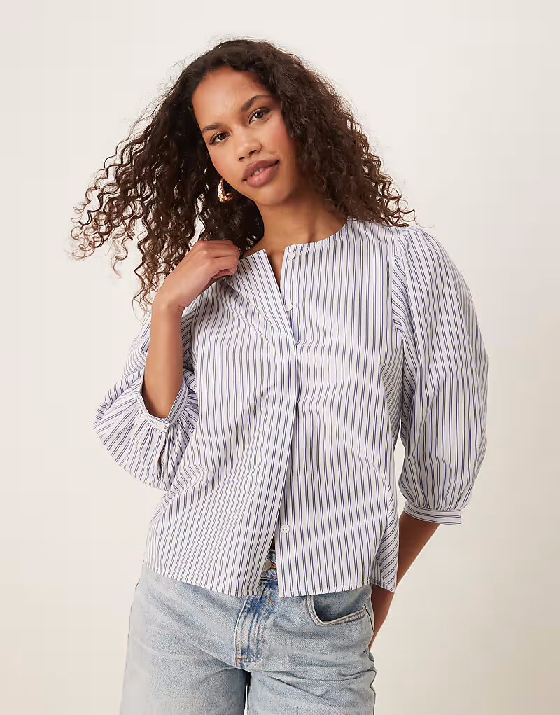 Рубашка JDY с рукавами-фонариками в синюю полоску
Рубашка JDY с рукавами-фонариками в синюю полоску