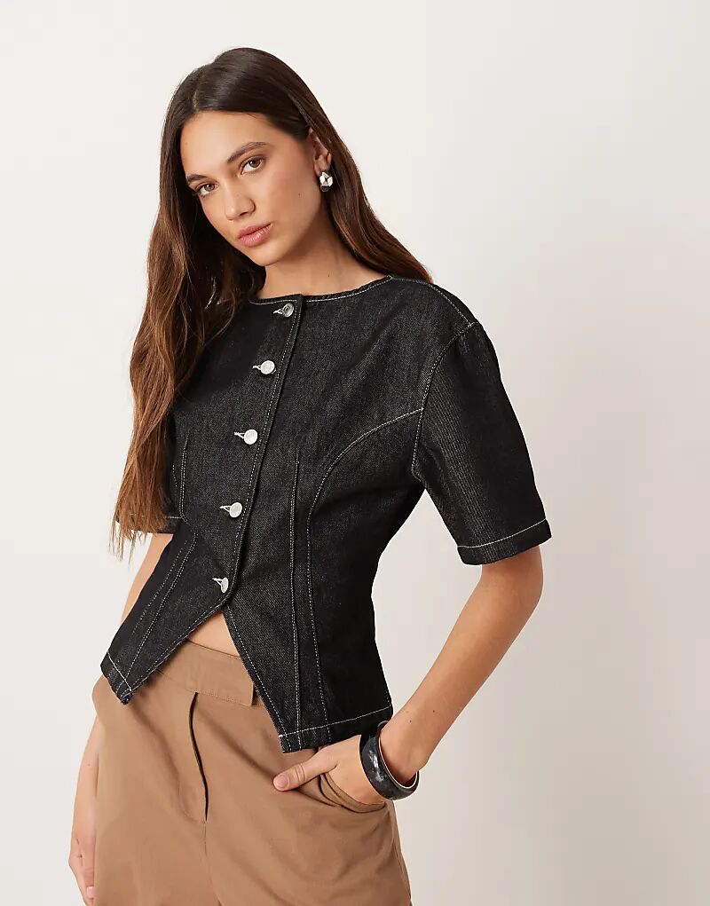 Джинсовый топ без воротника с короткими рукавами и приталенным поясом ASOS DESIGN черного цвета
Джинсовый топ без воротника с короткими рукавами и приталенным поясом ASOS DESIGN черного цвета