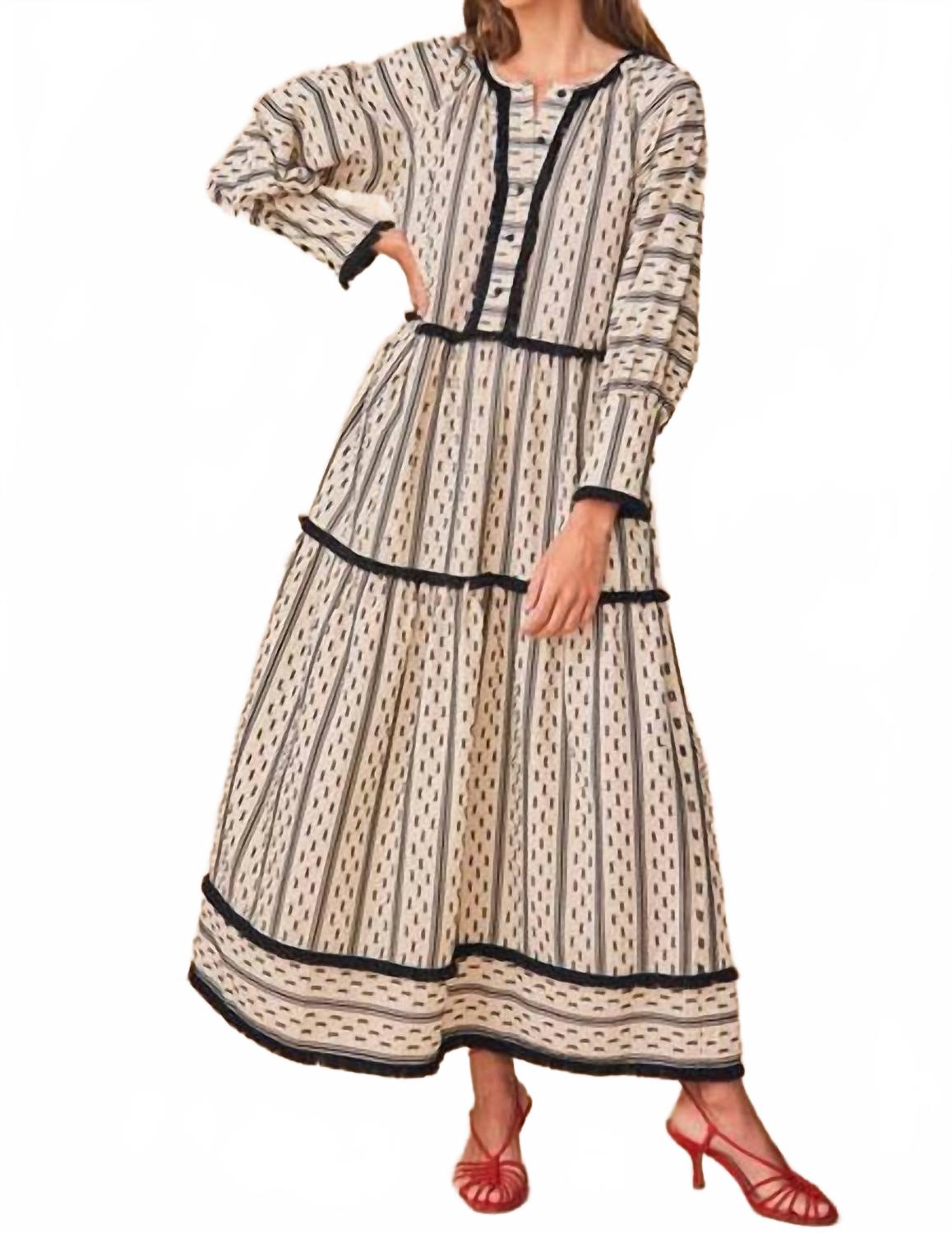 Золоти Макси платье в черном с зажимом HUNTER BELL
Золоти Макси платье в черном с зажимом HUNTER BELL