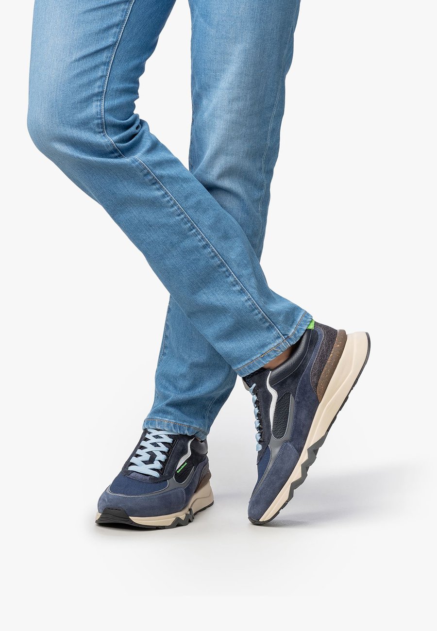 Кроссовки Floris van Bommel DE ZAGER, Darkblue/Dark Blue
Кроссовки Floris van Bommel DE ZAGER, Darkblue/Dark Blue