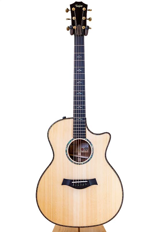 Taylor Custom GA 2022 Adirondack/Tasmanian Blackwood Shaded Edgeburst Оборотная сторона и боковые стороны Cocobolo Binding
Taylor Custom GA 2022 Adirondack/Tasmanian Blackwood Shaded Edgeburst Оборотная сторона и боковые стороны Cocobolo Binding