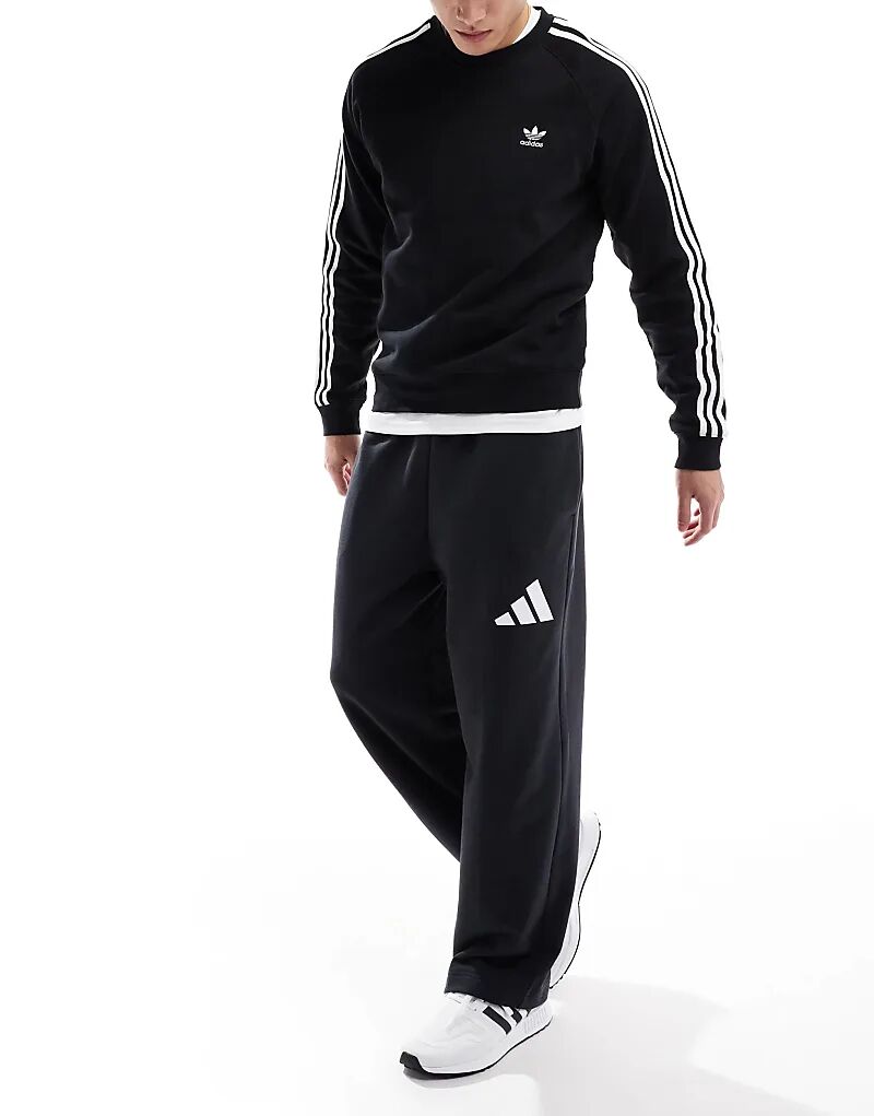 Широкие брюки adidas Performance essentials с тремя полосками логотипа, черные
Широкие брюки adidas Performance essentials с тремя полосками логотипа, черные
