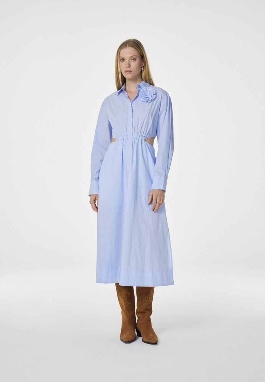 Платье Fabienne Chapot CAMILA, Warm White/Pool Blue/Light Blue
Платье Fabienne Chapot CAMILA, Warm White/Pool Blue/Light Blue