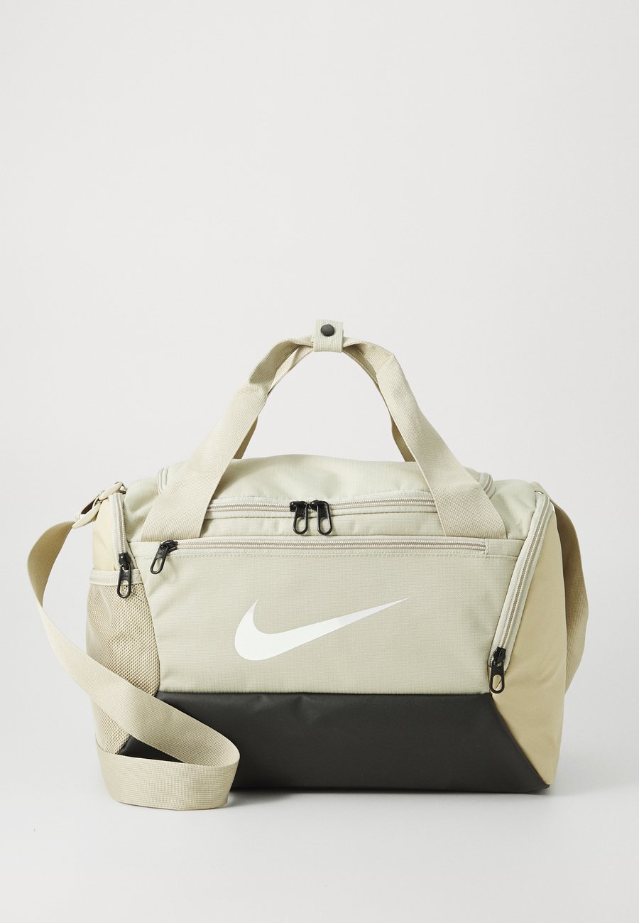 Спортивная сумка Nike Performance XS DUFFLE 25L UNISEX, Desert Khaki/Black/Sail/Khaki
Спортивная сумка Nike Performance XS DUFFLE 25L UNISEX, Desert Khaki/Black/Sail/Khaki