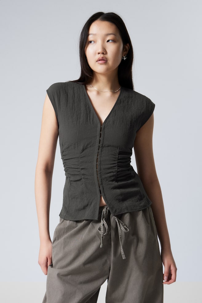 Топ без рукавов с гофрированным узором Weekday, серый
Топ без рукавов с гофрированным узором Weekday, серый