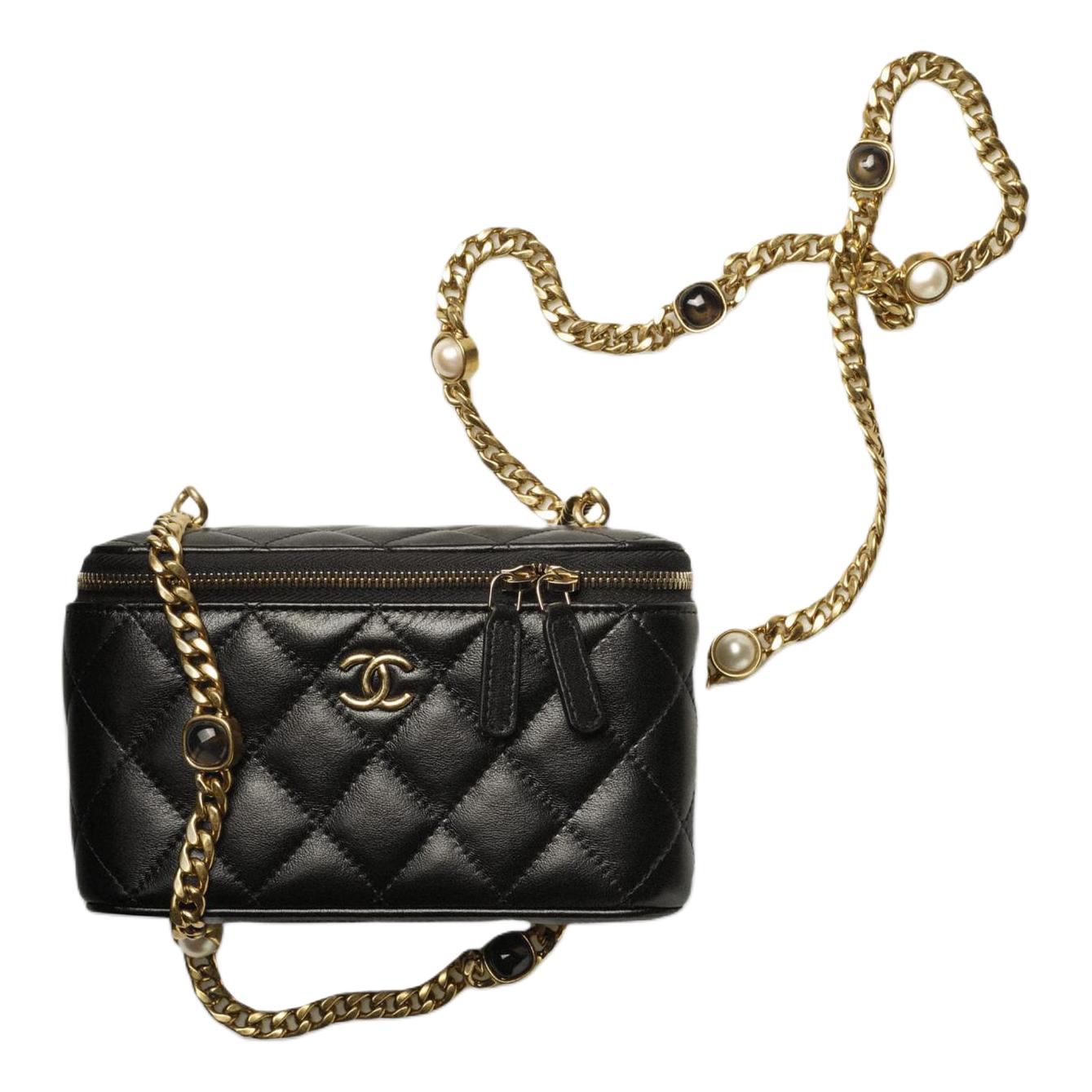 CHANEL Кожаная сумка-бокс через плечо женская черная
CHANEL Кожаная сумка-бокс через плечо женская черная