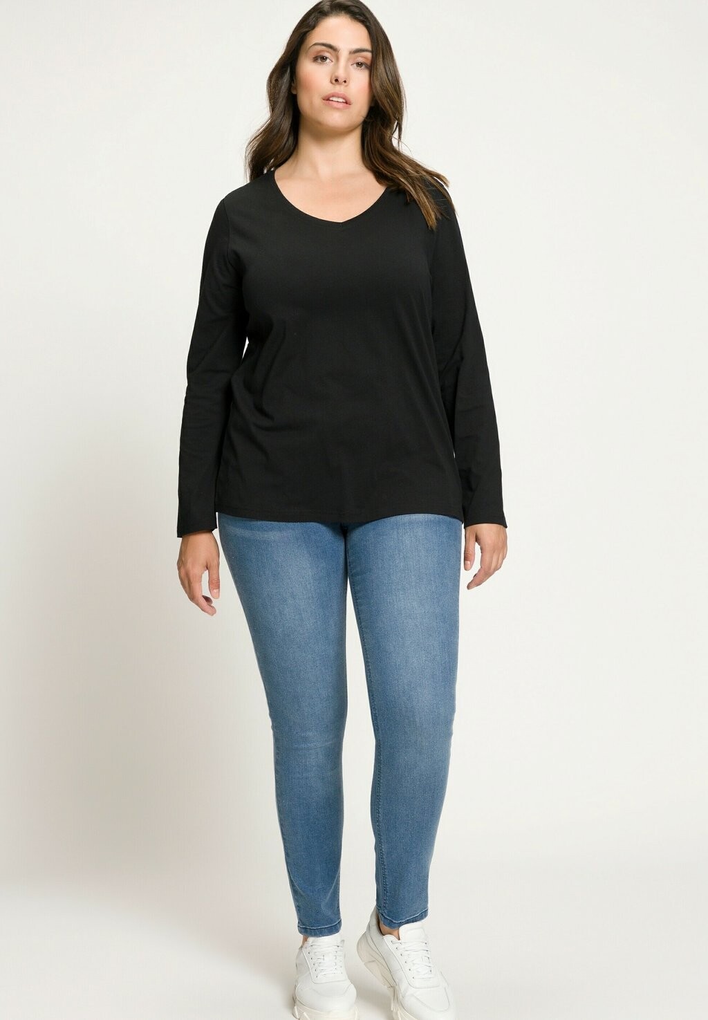 Топ с длинными рукавами V-AUSSCHNITT Ulla Popken, черный
Топ с длинными рукавами V-AUSSCHNITT Ulla Popken, черный