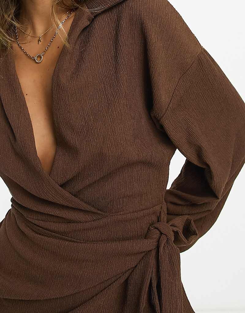 ASOS DESIGN – Текстурное мини-платье с запахом, длинными рукавами и V-образным вырезом шоколадного цвета
ASOS DESIGN – Текстурное мини-платье с запахом, длинными рукавами и V-образным вырезом шоколадного цвета