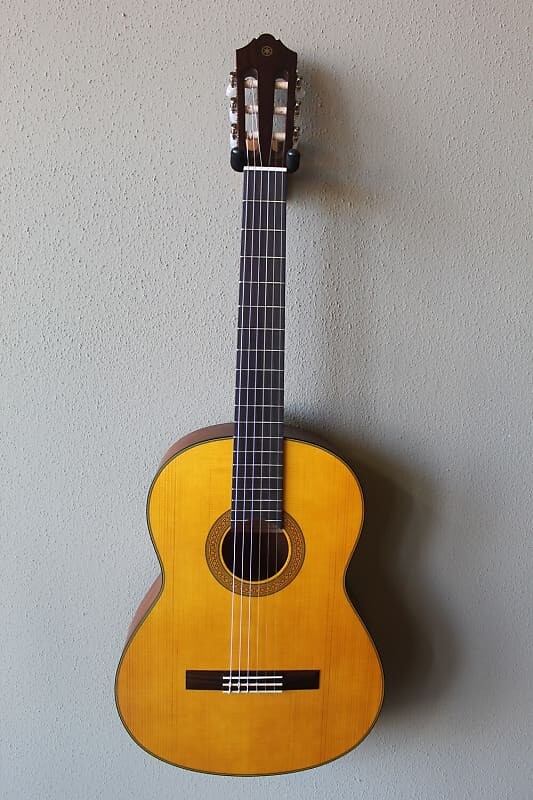 Совершенно новая классическая гитара Yamaha CG122MSH из твердой ели с верхней декой и сумкой для переноски CG122MS Spruce Top Classical Guitar
Совершенно новая классическая гитара Yamaha CG122MSH из твердой ели с верхней декой и сумкой для переноски CG122MS Spruce Top Classical Guitar