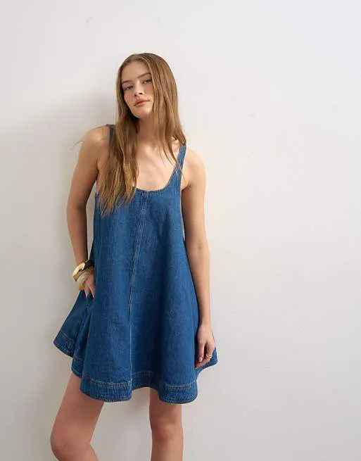 Ярко-синее джинсовое платье с круглым вырезом Topshop
Ярко-синее джинсовое платье с круглым вырезом Topshop