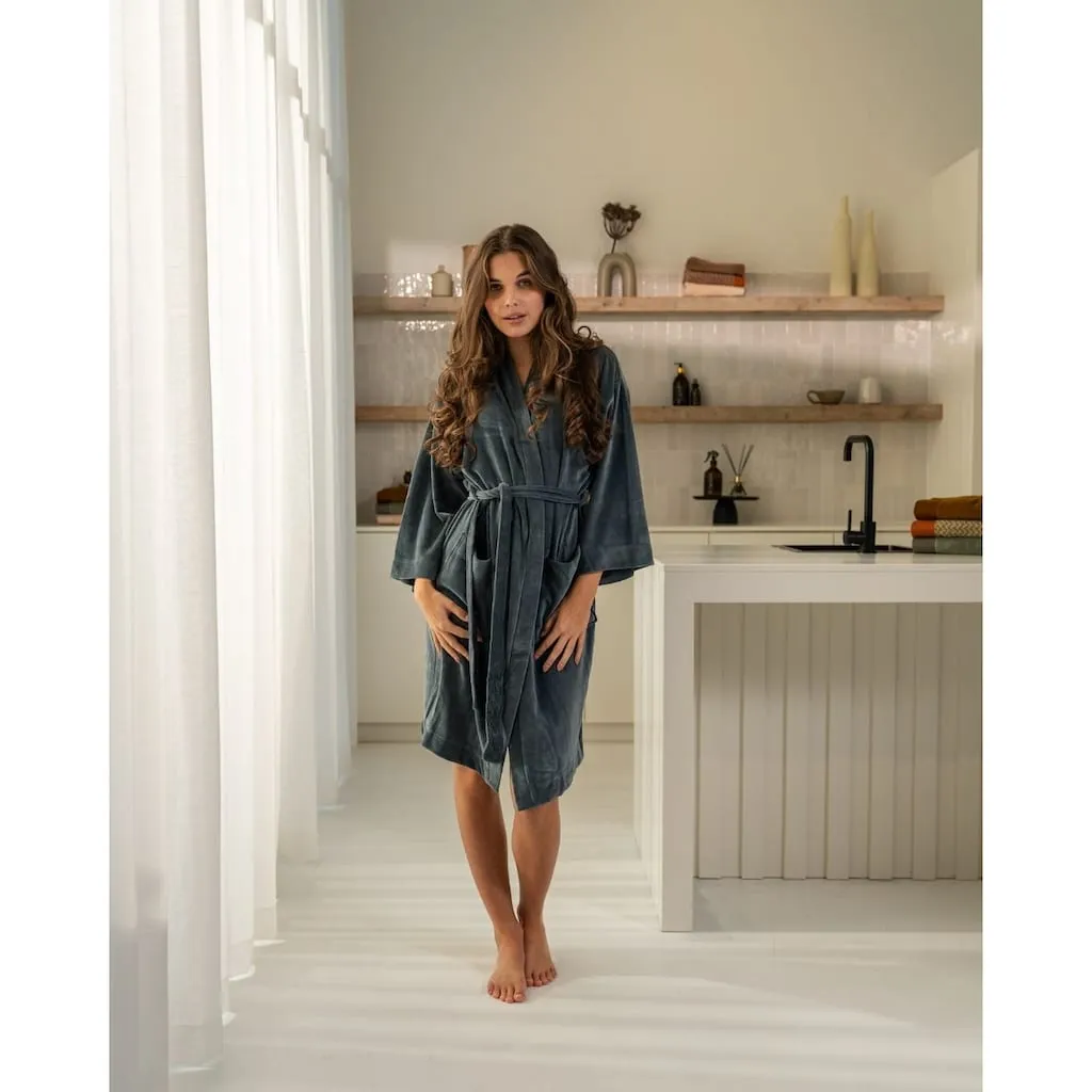 Унисекс-халат Mori, бархатисто мягкий Kayori, Denim
Унисекс-халат Mori, бархатисто мягкий Kayori, Denim