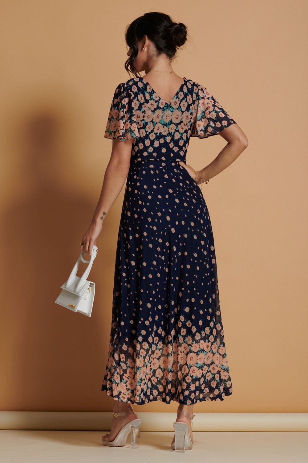 Платье макси из зеркальной сетки с расклешенными рукавами Jolie Moi, синий
Платье макси из зеркальной сетки с расклешенными рукавами Jolie Moi, синий