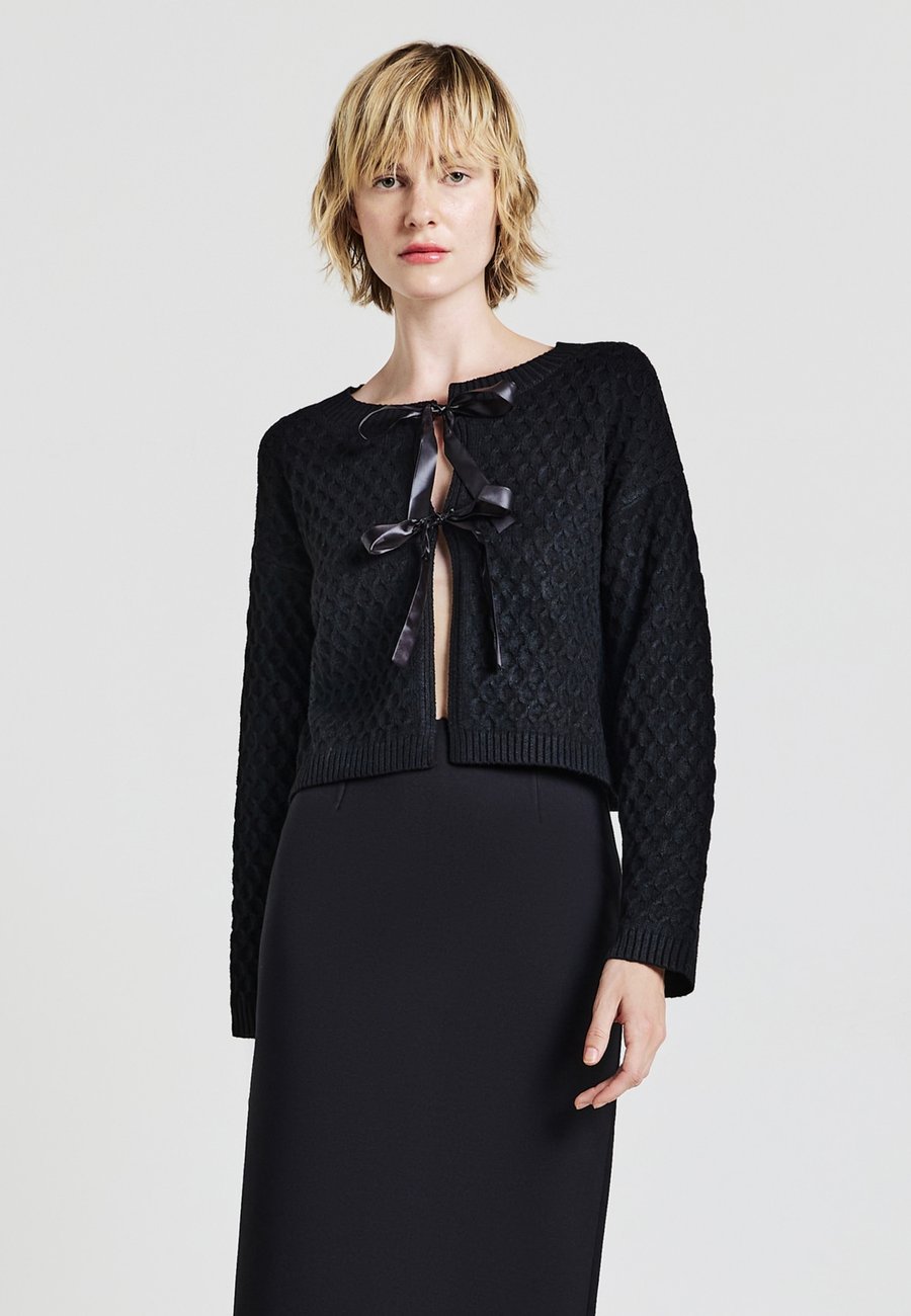 Кардиган Calliope CON FIOCCHI, Ultrablack/Black
Кардиган Calliope CON FIOCCHI, Ultrablack/Black