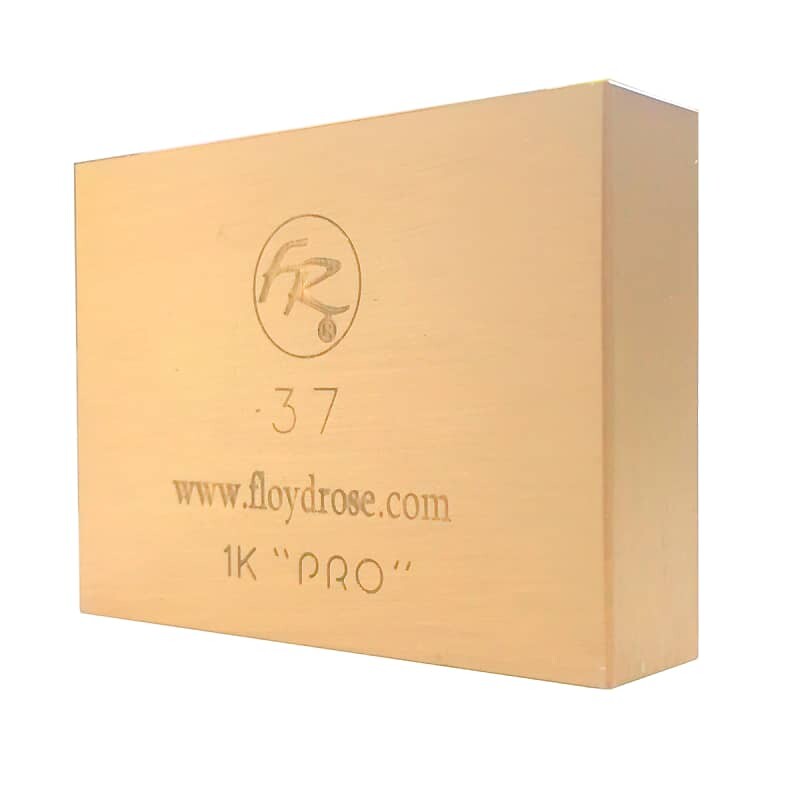 Аутентичный блок тремоло Floyd Rose серии 1000 Pro Fat Brass — 37 мм 1000 Series Pro
Аутентичный блок тремоло Floyd Rose серии 1000 Pro Fat Brass — 37 мм 1000 Series Pro