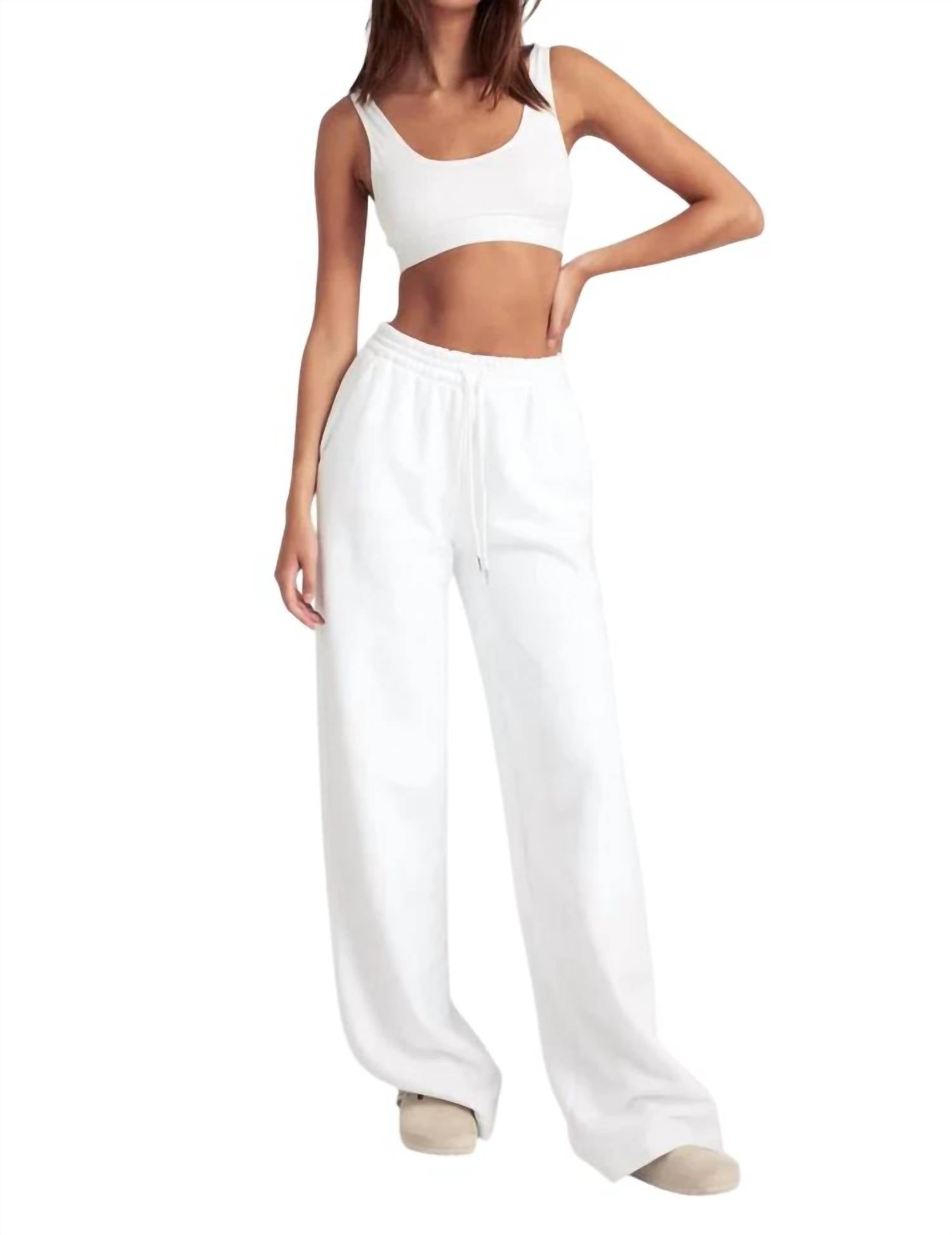 Мешковатые спортивные штаны белого цвета SPRWMN
Мешковатые спортивные штаны белого цвета SPRWMN