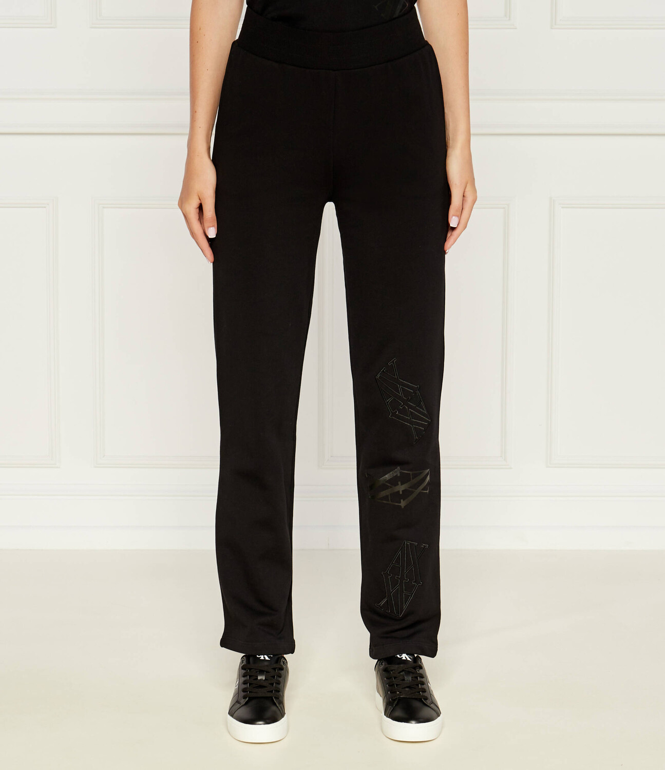 Спортивные брюки Armani Exchange Regular Fit, черный
Спортивные брюки Armani Exchange Regular Fit, черный