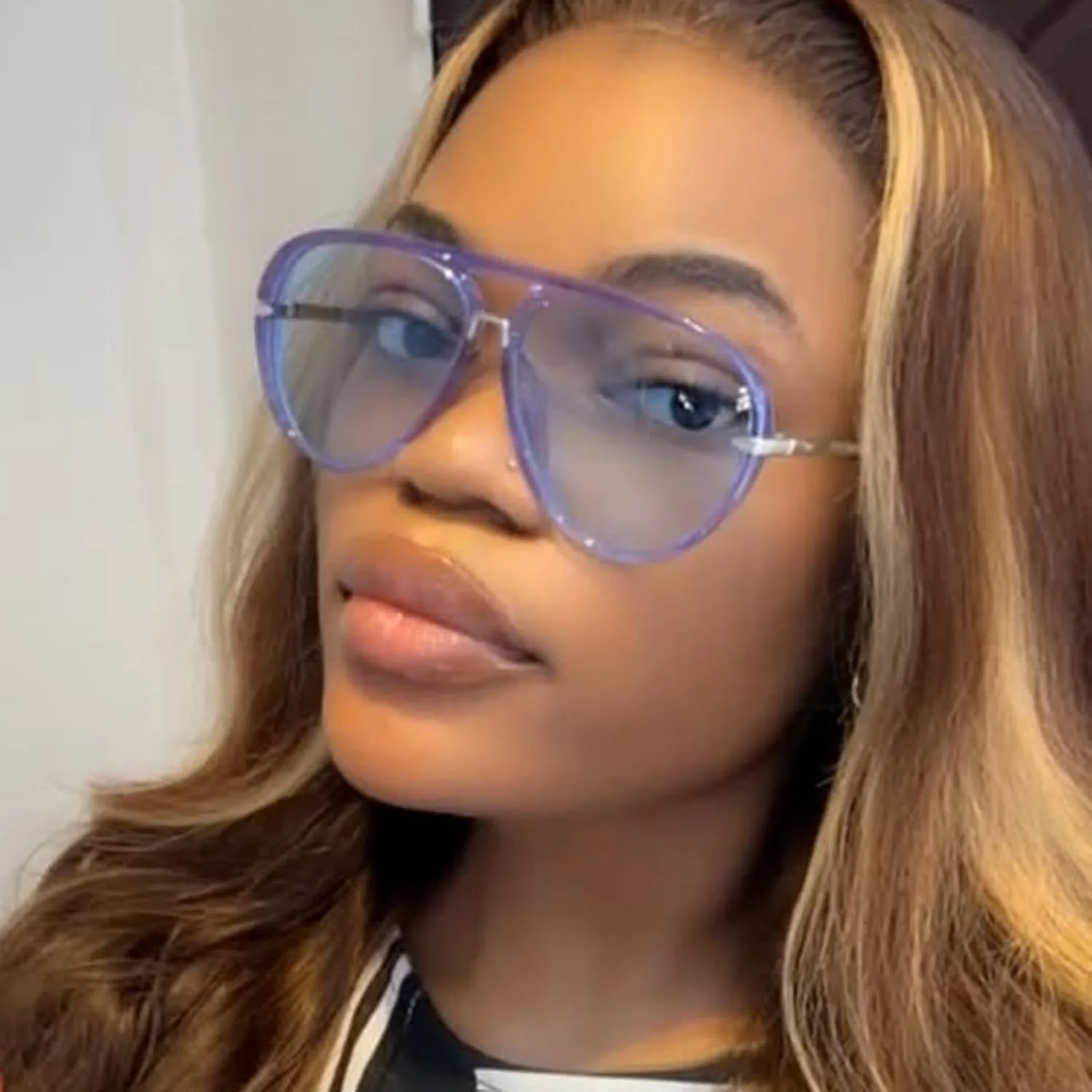 Винтажные солнцезащитные очки в крупной оправе для женщин и мужчин, роскошные, популярные, в стиле панк, металлические, для активного отдыха TYUVIVO, Blue
Винтажные солнцезащитные очки в крупной оправе для женщин и мужчин, роскошные, популярные, в стиле панк, металлические, для активного отдыха TYUVIVO, Blue