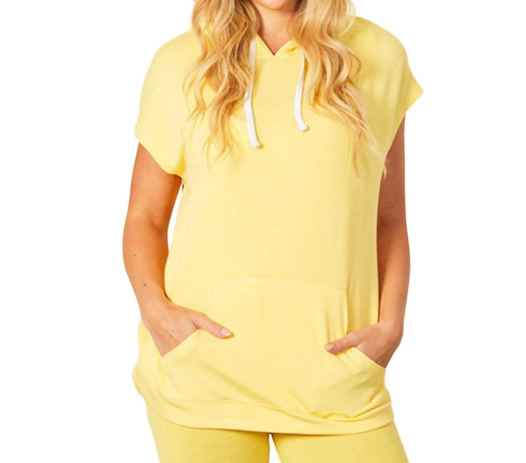 Толстовка с коротким рукавом и карманом In Sun french kyss
Толстовка с коротким рукавом и карманом In Sun french kyss