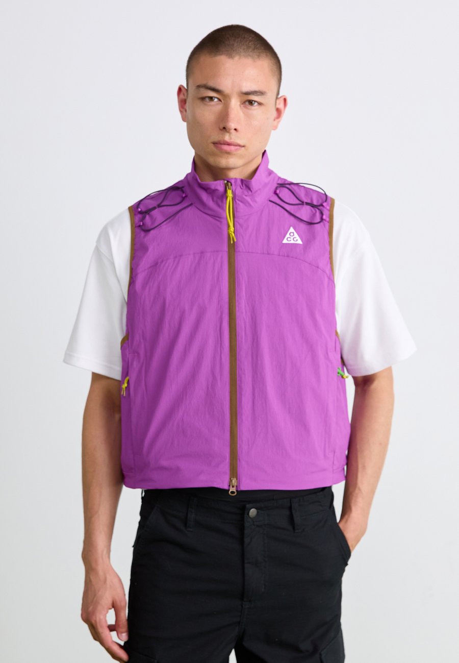 Куртка Nike ACG DEATH BLOOM VEST, Bold Berry/Purple
Куртка Nike ACG DEATH BLOOM VEST, Bold Berry/Purple